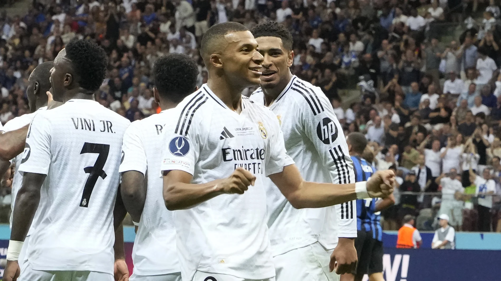 Mbappé celebra su primer gol con el Real Madrid