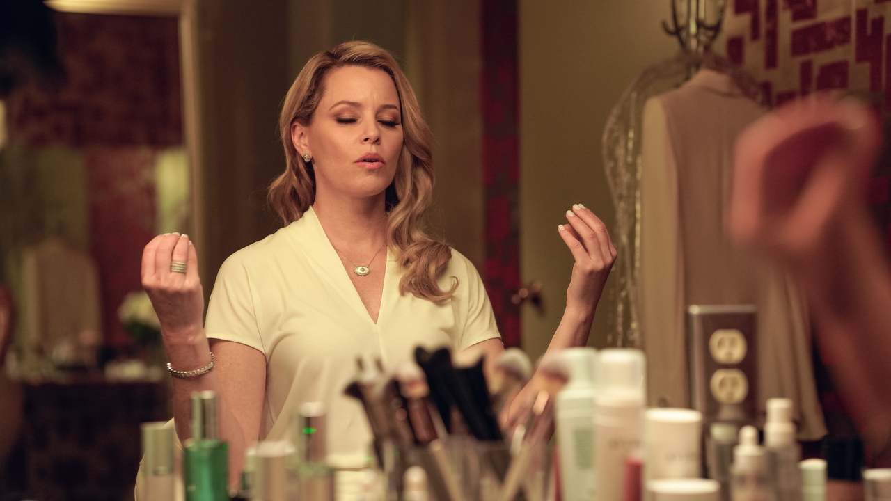 Elizabeth Banks se mete en la piel de la mujer más odiada y defendida de Estados Unidos en Prime Video