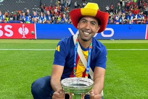 El padre de Lamine Yamal la lía en el Betis - Barcelona: la seguridad del estadio tuvo que intervenir El padre de Lamine Yamal la lía en el Betis - Barcelona: la seguridad del estadio tuvo que intervenir