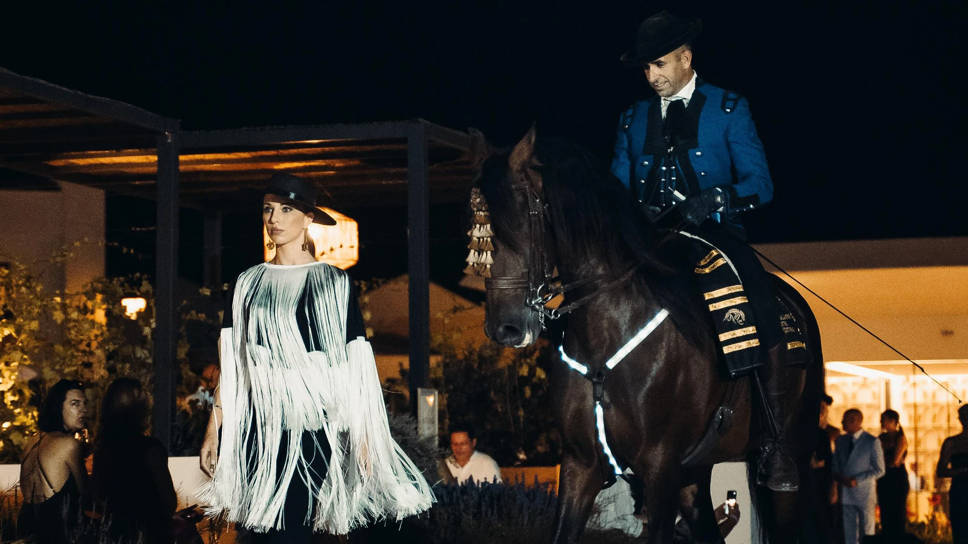 Imagen del desfile ‘Cabalgando entre costuras’