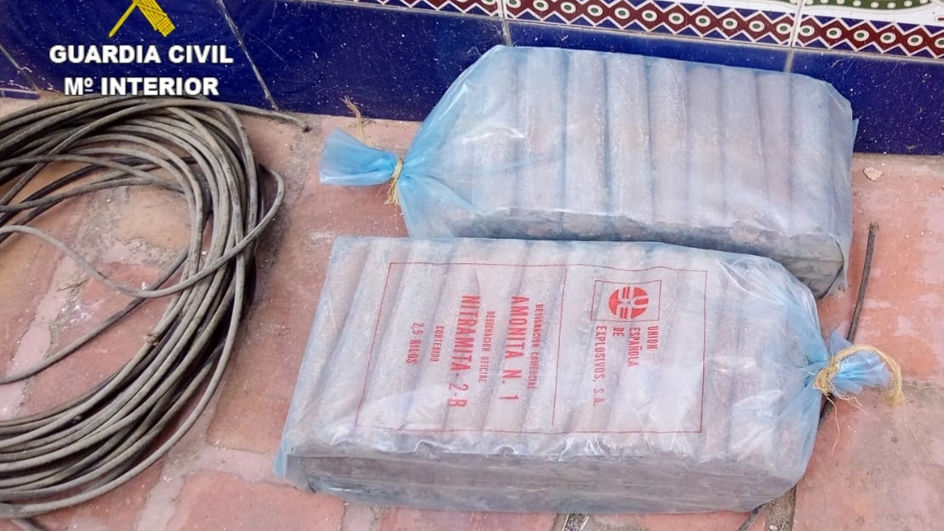 Material explosivo hallado por la Guardia Civil en un domicilio de Cuenca