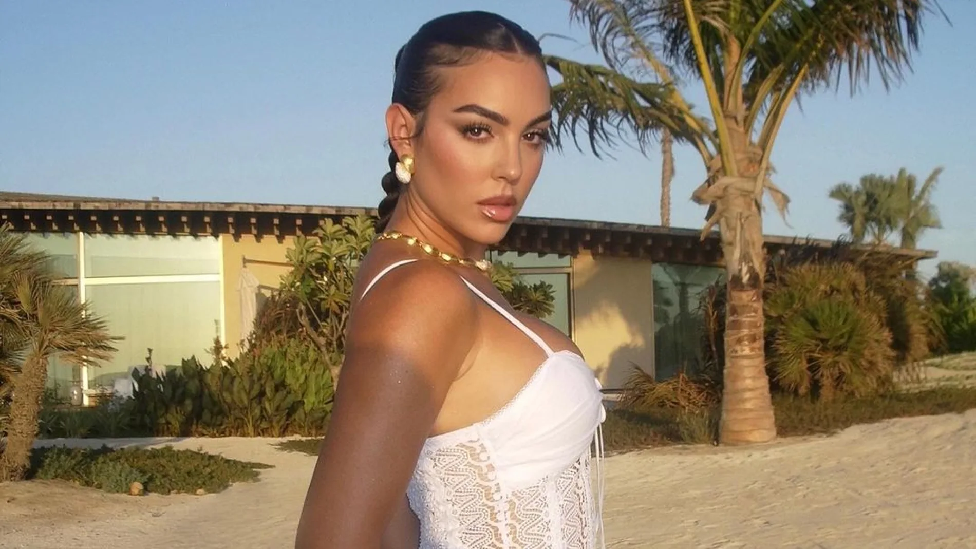 Georgina Rodríguez con vestido ibicenco.