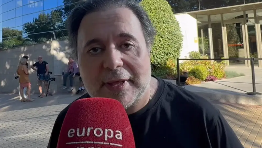 Sergio Alis explota contra las Campos por su ausencia en el tanatorio de Carlos Ferrando: "Impresntables"