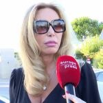 Norma Duval, sin fuerzas, abandona el tanatorio: "Tenemos mucho dolor y estamos destrozados"