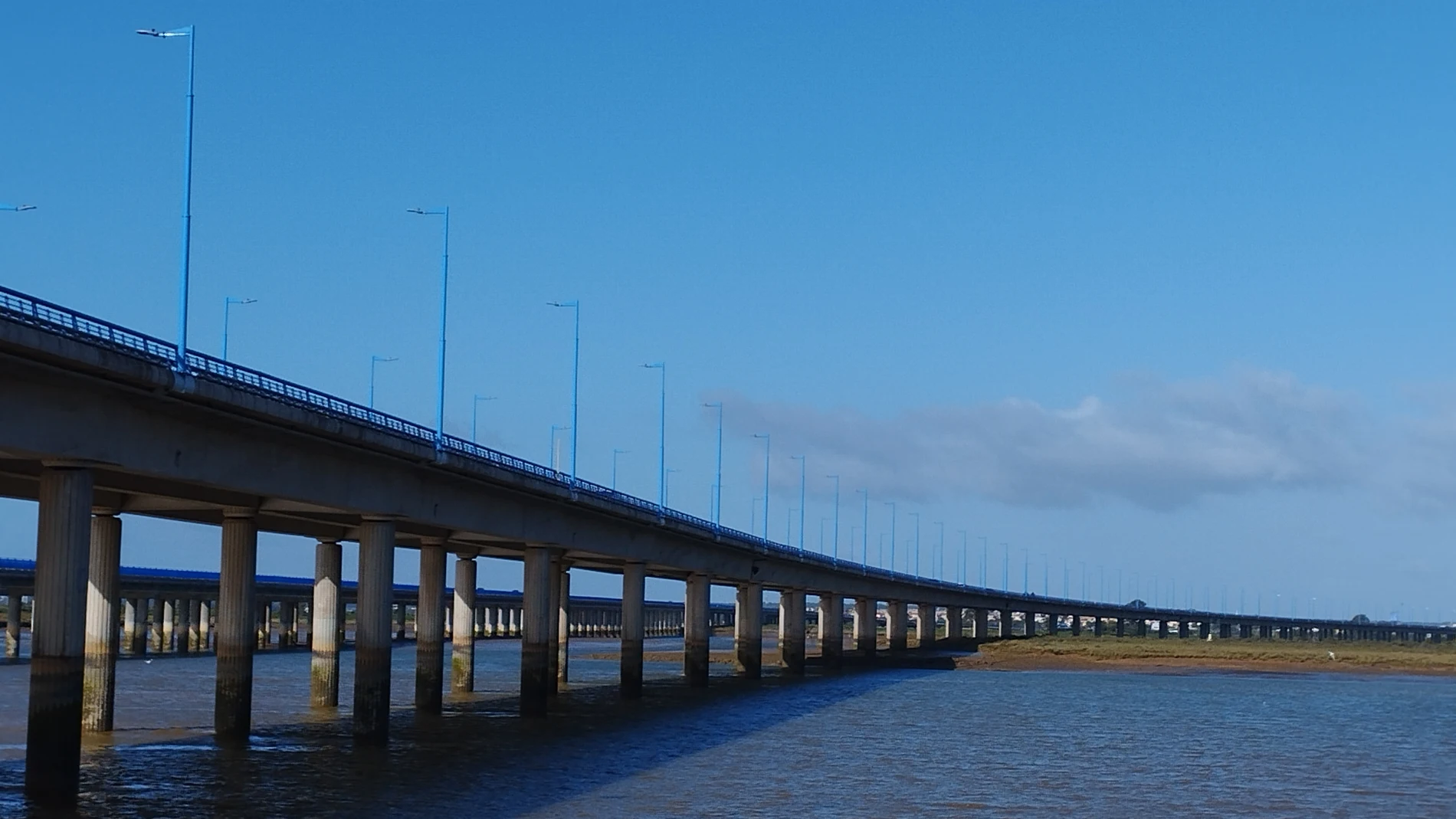 Roban el cuadro eléctrico del puente del Odiel (Huelva) que estrenó lumínica hace tres semanas
