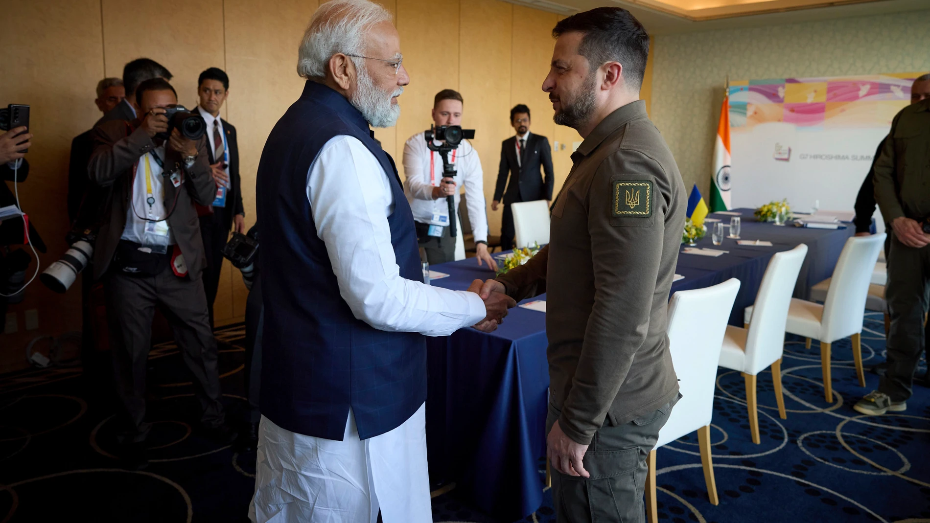 May 20, 2023, Hiroshima, Hiroshima, Japan: Ukrainian President Volodymyr Zelenskyy, right, shakes hands with Indian Prime Minister Narendra Modi, left, before the start of a bilateral meeting on the sidelines of the G7 Leaders Summit at the Grand Prince Hotel, May 20, 2023 in Hiroshima, Japan. (Foto de ARCHIVO) 20/05/2023
