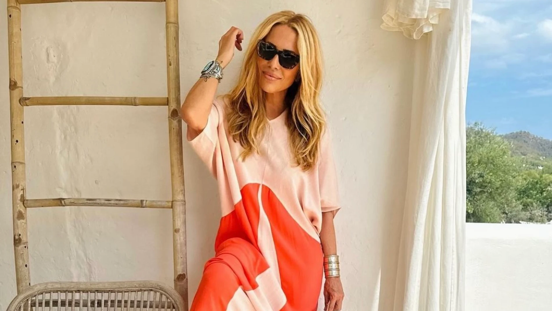 Marta Sánchez look colorido en Ibiza.