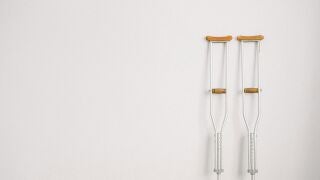 Imagen de recurso de unas muletas