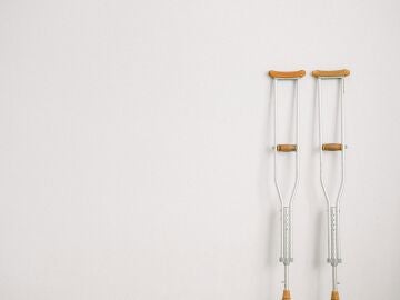 Imagen de recurso de unas muletas