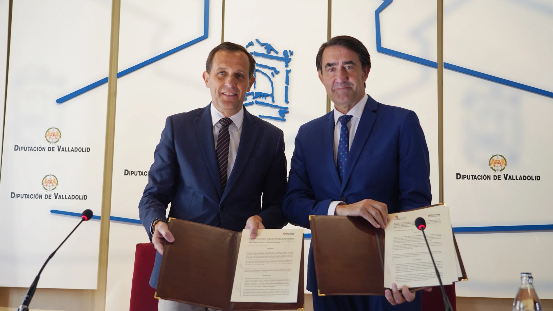 Conrado Íscar y Juan Carlos Suárez-Quiñones en la firma del convenio
