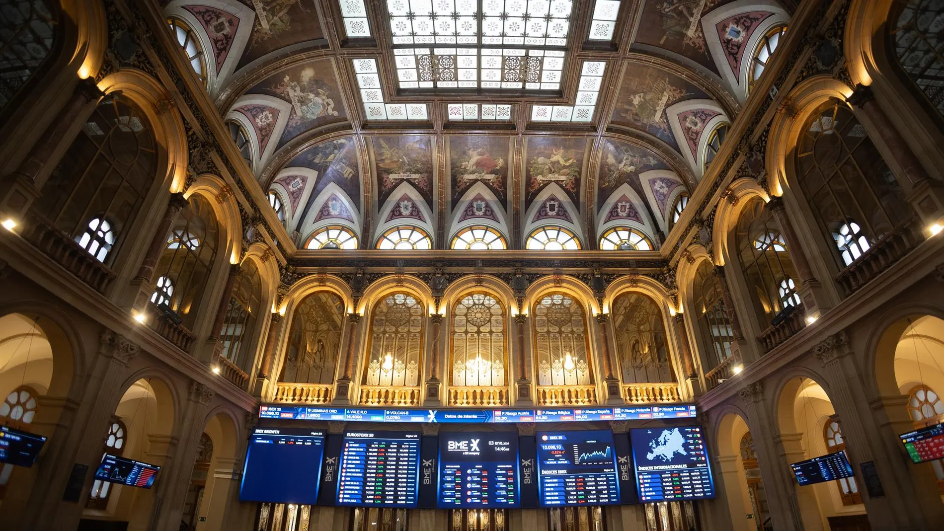 Economía/Bolsa.- El Ibex 35 sube un 0,2% en la apertura y pone en el punto de mira los 11.000 puntos