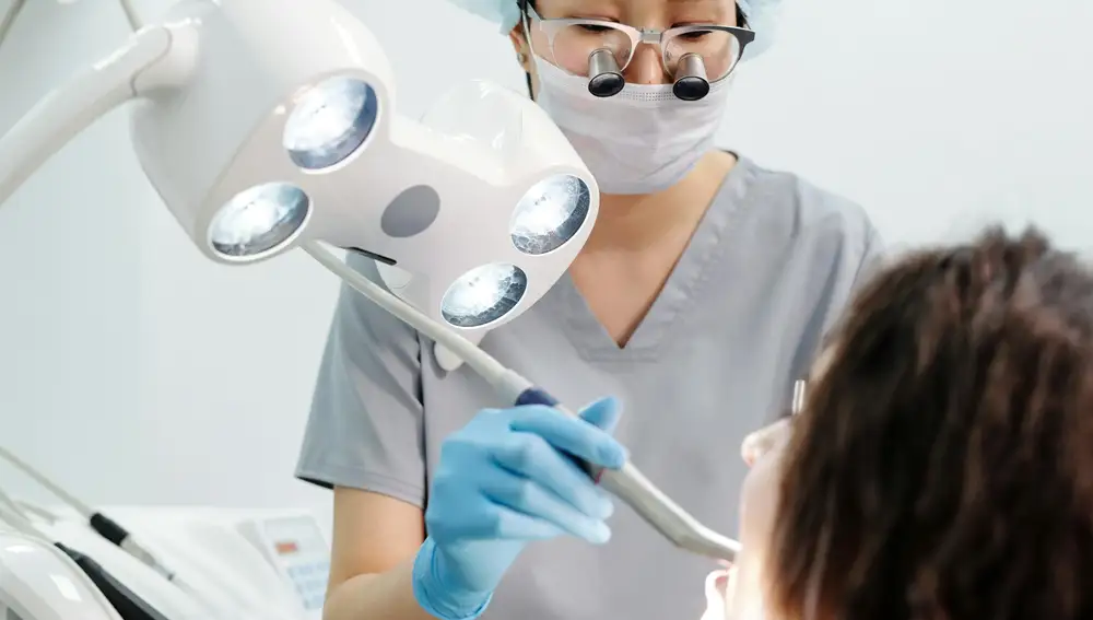 Las Clínicas Dentalux son un ejemplo de haber optimizado sus servicios con la ayuda de asesoramiento, en este caso realizado por Gamaoil