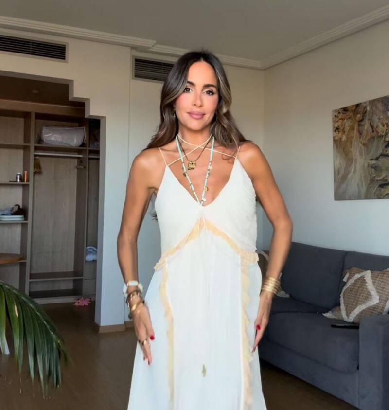Rocío Osorno con vestido midi de Zara