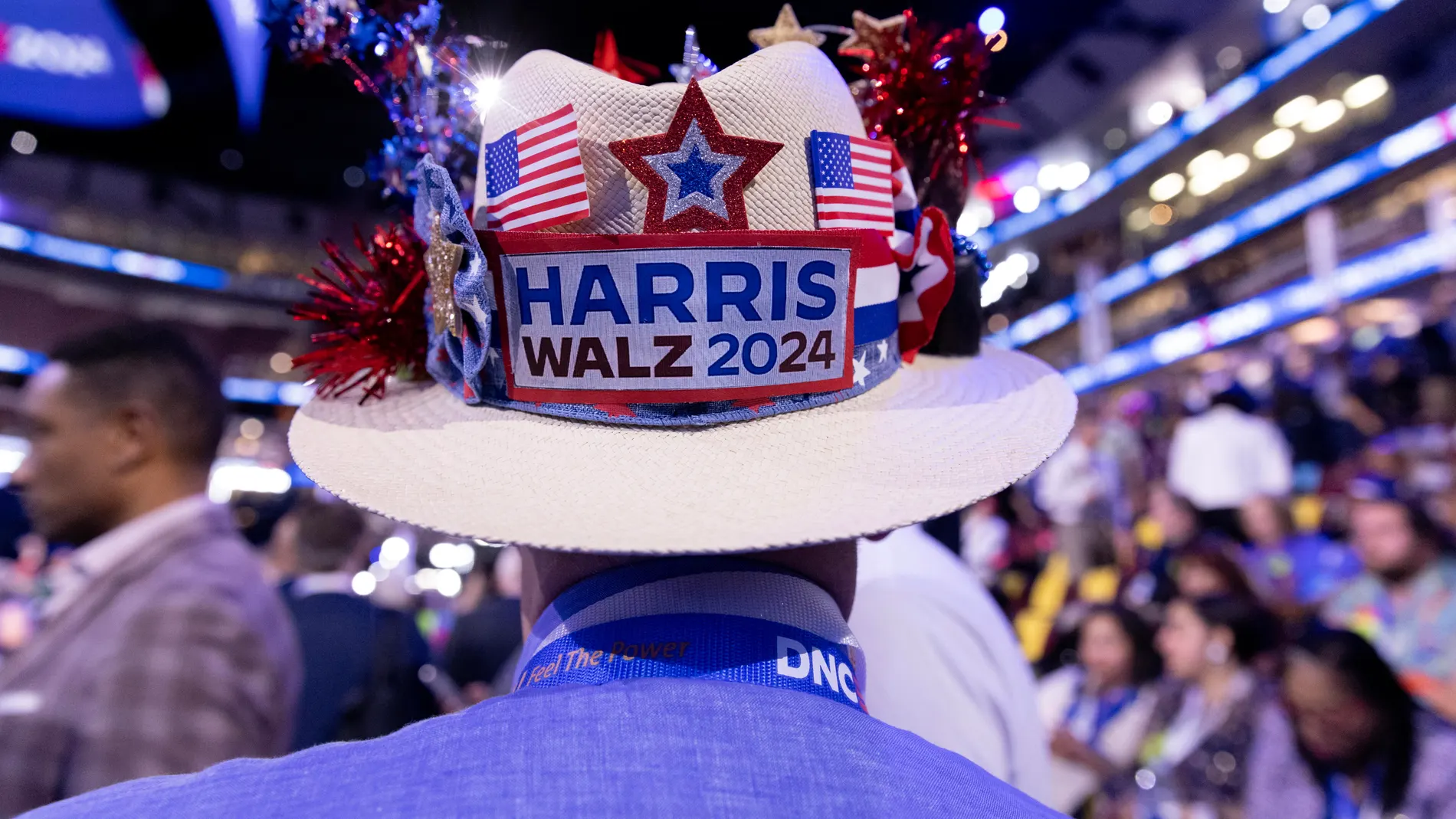 Chicago (United States), 20/08/2024.- A supporter of Democratic presidential candidate US Vice President Kamala Harris, wears a hat during the second night of the Democratic National Convention (DNC) at the United Center in Chicago, Illinois, USA, 20 August 2024. The 2024 Democratic National Convention is being held from 19 to 22 August 2024, during which delegates of the United States' Democratic Party will vote on the party's platform and ceremonially vote for the party's nominee for presid...