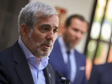 LOS LLANOS DE ARIDANE (LA PALMA), 19/08/2024.- El presidente de Canarias, Fernando Clavijo, tras la firma de un convenio con ministerio de Transportes y Movilidad Sostenible para la puesta a disposición de la Comunidad Autónoma de la carretera entre Puerto Naos y Tazacorte reconstruida tras la erupción del volcán en la isla. EFE/LUIS G MORERA LOS LLANOS DE ARIDANE (LA PALMA), 19/08/2024.- El presidente de Canarias, Fernando Clavijo, tras la firma de un convenio con ministerio de Transportes y Movilidad Sostenible para la puesta a disposición de la Comunidad Autónoma de la carretera entre Puerto Naos y Tazacorte reconstruida tras la erupción del volcán en la isla. EFE/LUIS G MORERA