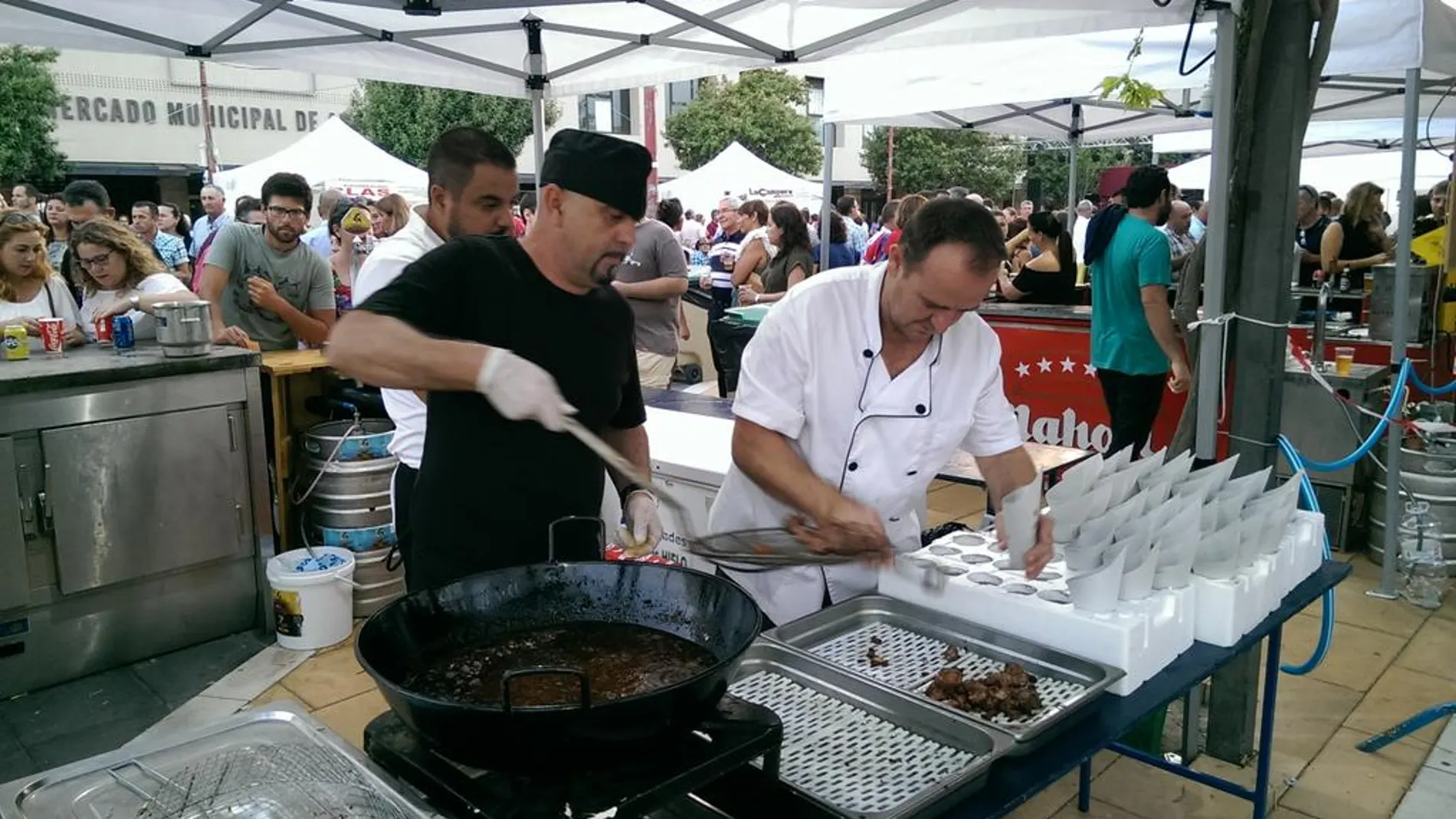 Chiclana celebra una edición más de la Feria del Chicharrón