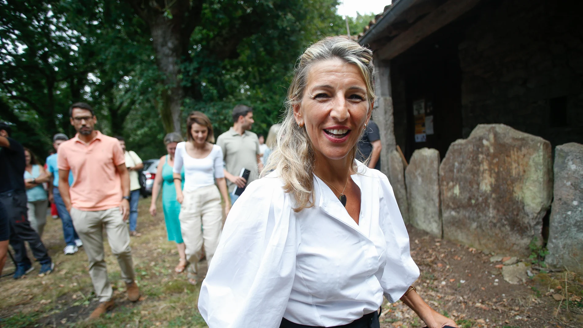 La vicepresidenta segunda y ministra de Trabajo y Economía Social, Yolanda Díaz, se reúne con representantes de la Plataforma Ulloa Viva, en Agolada, Pontevedra, Galicia.