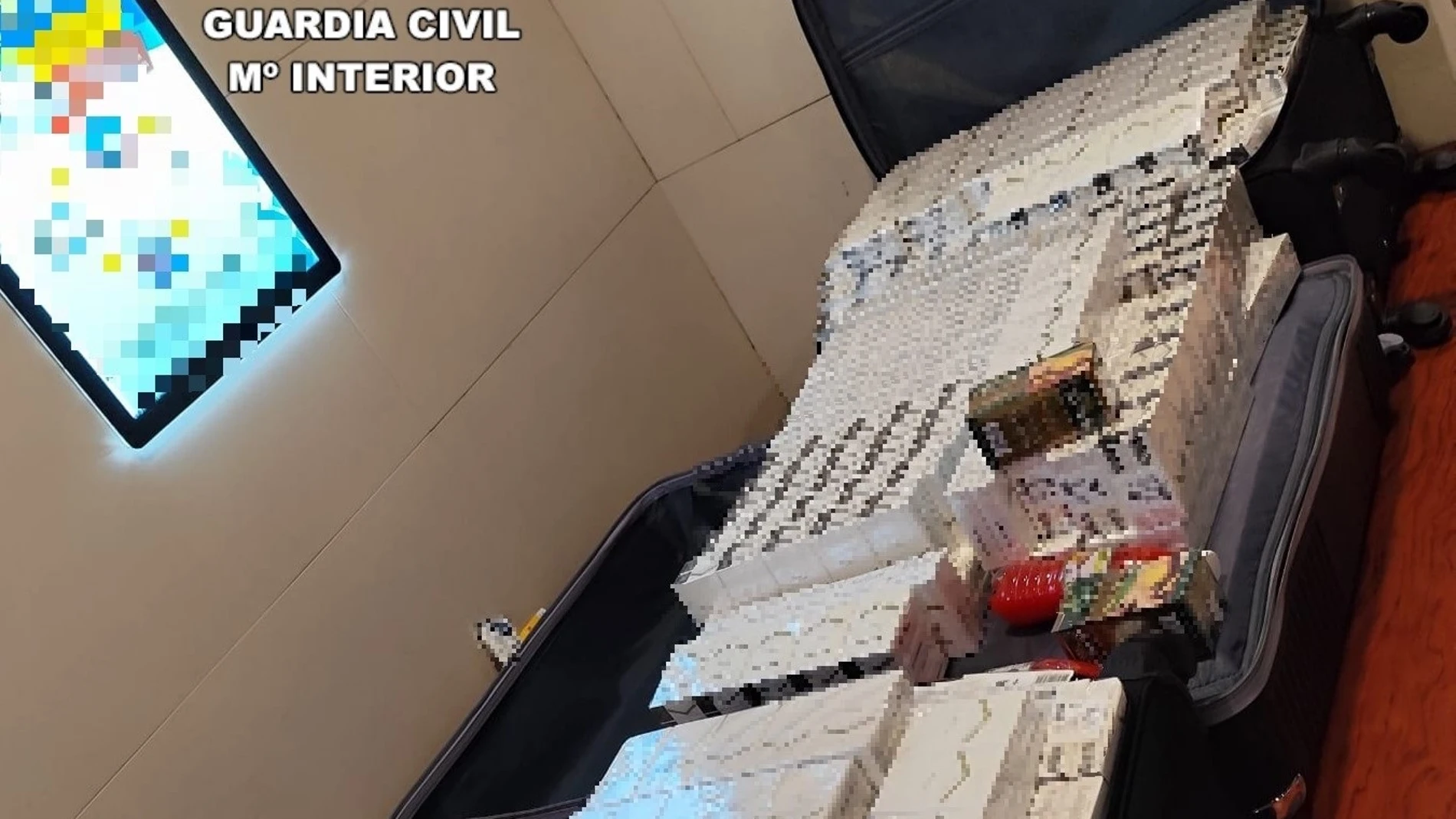 Imagen de las cajetillas de tabaco intervenidas en el aeropuerto de Manises. GUARDIA CIVIL 21/08/2024