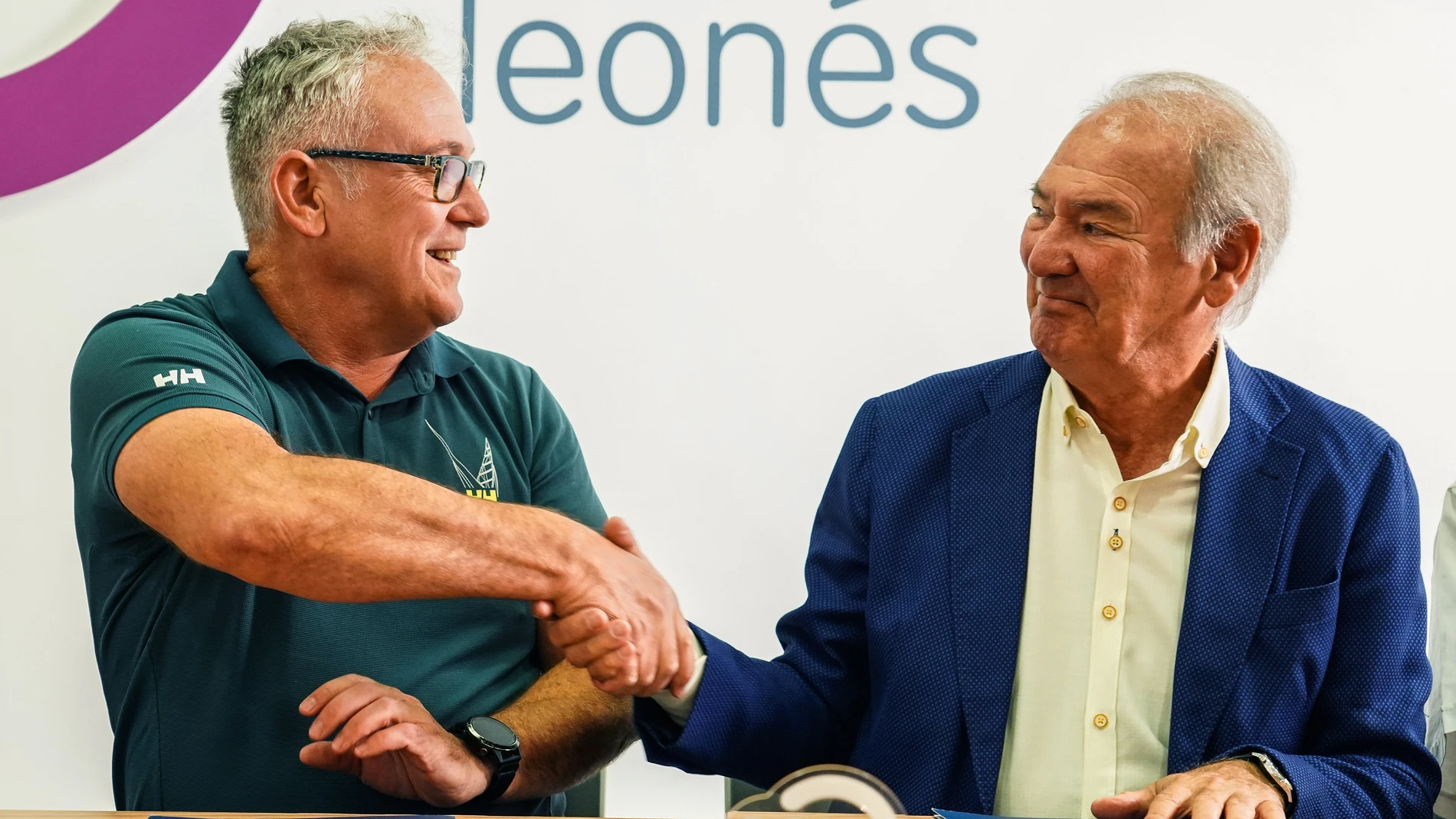 El secretario general del CEL, Nicesio Álvarez, firmó el acuerdo con el presidente de Secot León, José Ignacio Lagartos