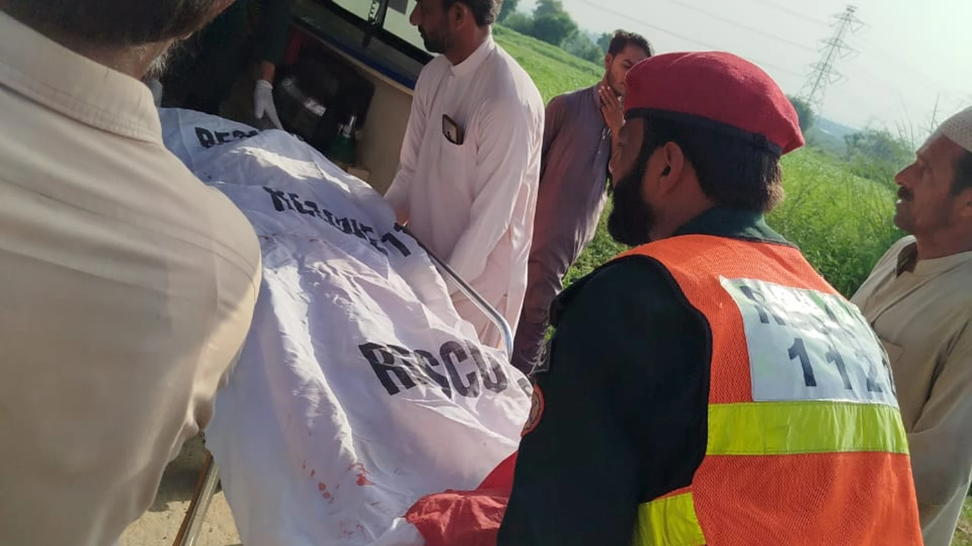ATTOCK (PAKISTÁN), 22/08/2024.- Al menos dos niñas murieron y otros cinco niños resultaron heridos por los disparos de unos hombres armados no identificados contra la furgoneta escolar en la que viajaban, cuyo conductor también fue herido, en el este de Pakistán, confirmaron a EFE fuentes policiales. EFE/Policía Attock *****SOLO USO EDITORIAL/SOLO DISPONIBLE PARA ILUSTRAR LA NOTICIA QUE ACOMPAÑA (CRÉDITO OBLIGATORIO) *****