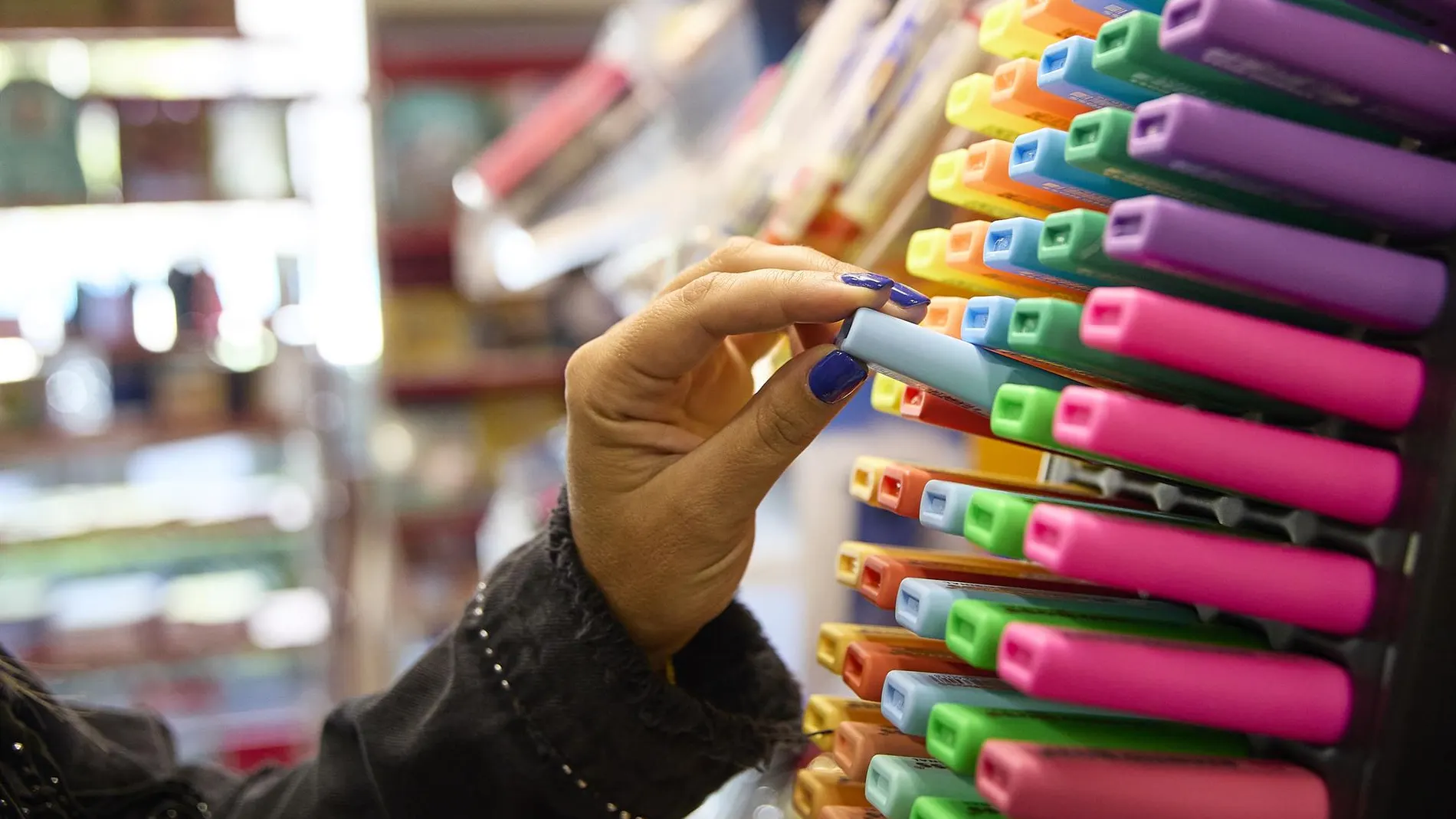 MADRID.-La 'vuelta al cole' supondrá este año un gasto mínimo de 533 euros, un 11% más, según consumidores
