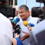 El consejero de la Presidencia, Interior, Diálogo Social y Simplificación Administrativa, Antonio Sanz, atiende a los medios en Jerez de la Frontera (Cádiz).