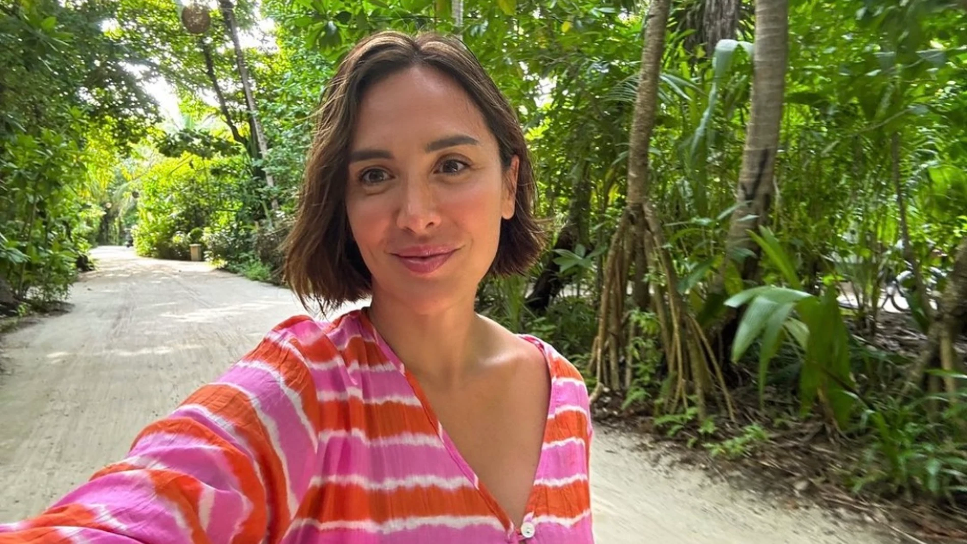 Tamara Falcó con un look muy colorido.