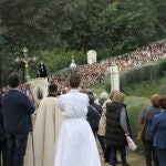 Decenas de personas acuden en peregrinación al santuario extremeño de Chandavila.