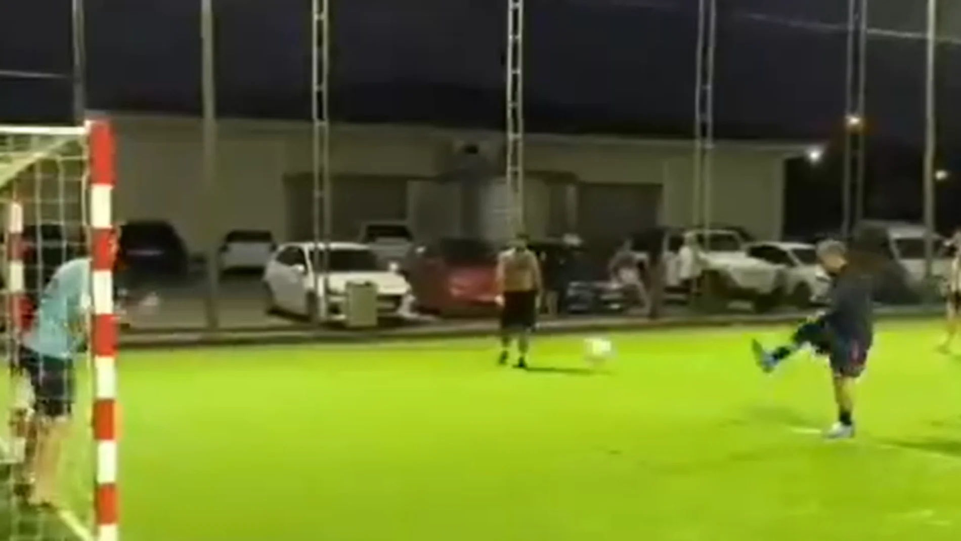El vídeo de Joan Laporta jugando al fútbol causa furor en redes sociales