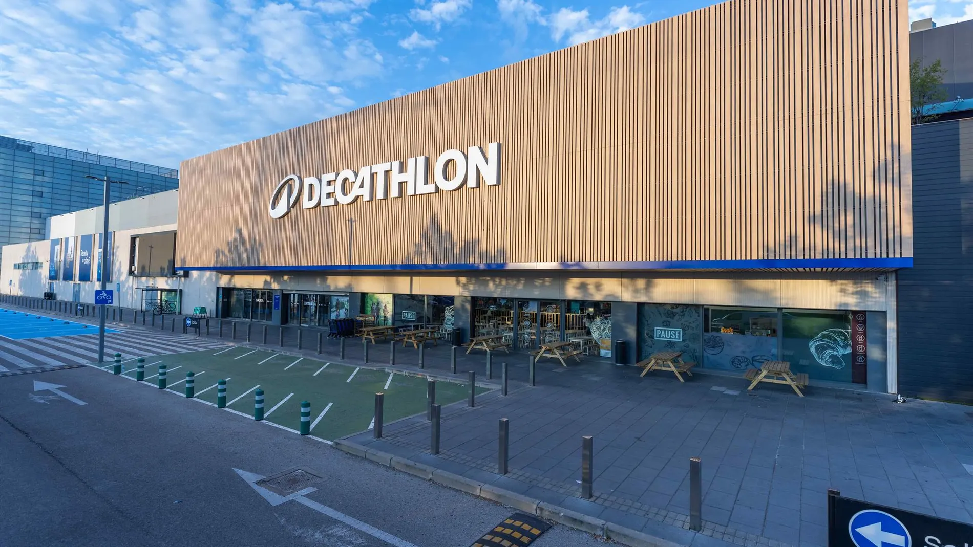 Economía/Empresas.- Decathlon gana un 24% más en 2023 y eleva sus ventas hasta los 2.127 millones