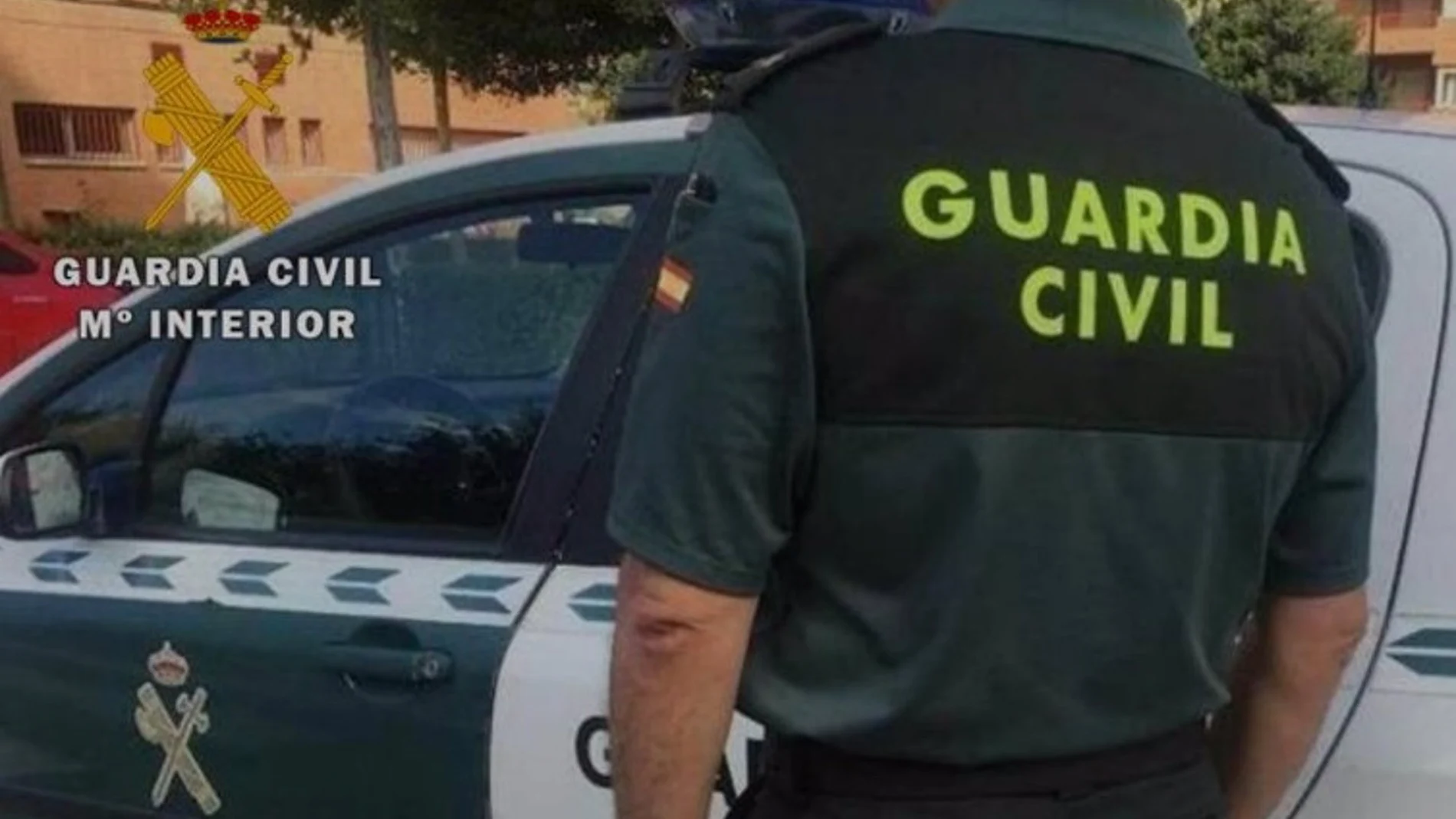Un agente de la Guardia Civil