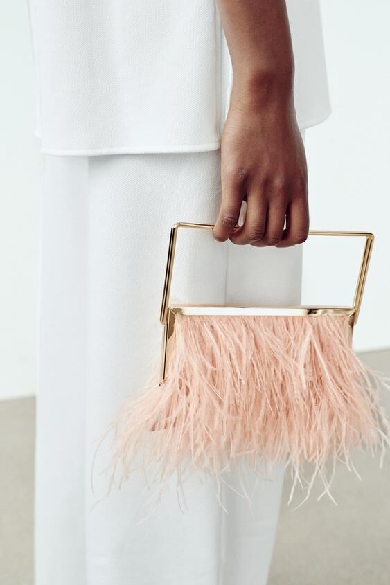 'Clutch' de plumas de Zara