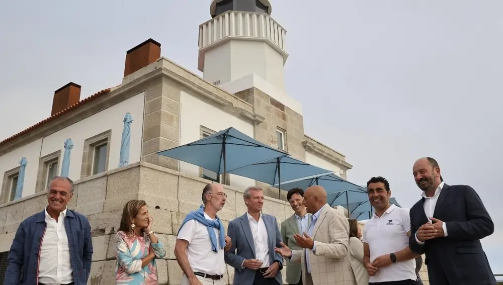 Inauguración de la Taberna en el Faro Pequeño, con la presencia del presidente de la Xunta de Galicia, Alfonso rueda y otras autoridades