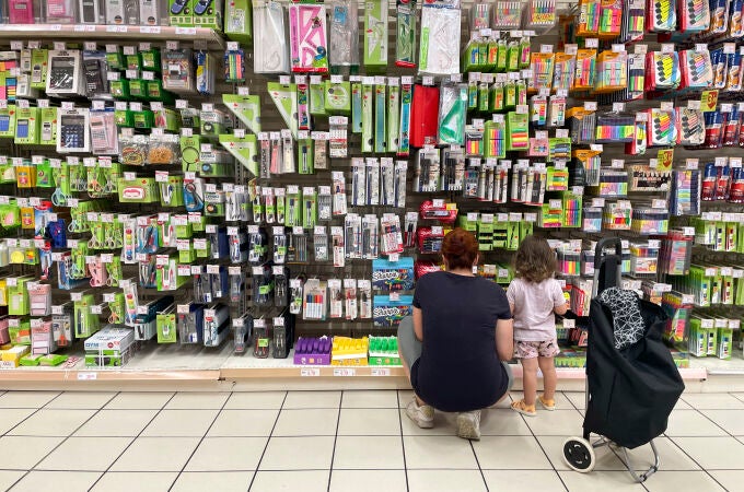 Material escolar de la vuelta al cole en grandes superficies comerciales