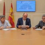 Un convenio que rubricaron el presidente de la Diputación, Miguel Ángel de Vicente, y el vicario general de la Diócesis, Ángel Galindo.