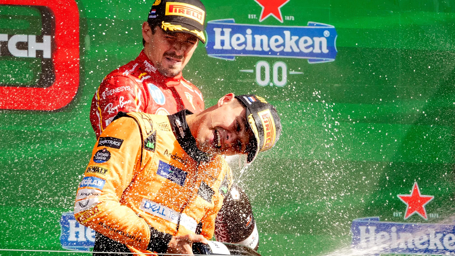 Zandvoort (Netherlands), 25/08/2024.- Third placed Charles Leclerc (Ferrari) and winner Lando Norris (McLaren) on the podium after F1 Grand Prix of the Netherlands in Zandvoort, the Netherlands, 25 August 2024. (Fórmula Uno, Países Bajos; Holanda) EFE/EPA/SEM VAN DER WAL