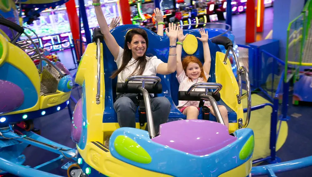 Los padres rememoran las atracciones que disfrutaban de niños