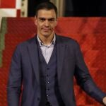 El presidente del Gobierno de España, Pedro Sánchez, desciende del avión tras su llegada a Brasil para su visita el pasado junio en Brasilia (Brasil)