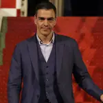 El presidente del Gobierno de España, Pedro Sánchez, desciende del avión tras su llegada a Brasil para su visita el pasado junio en Brasilia (Brasil)
