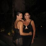 Vicky Martín Berrocal y Alba Díaz.