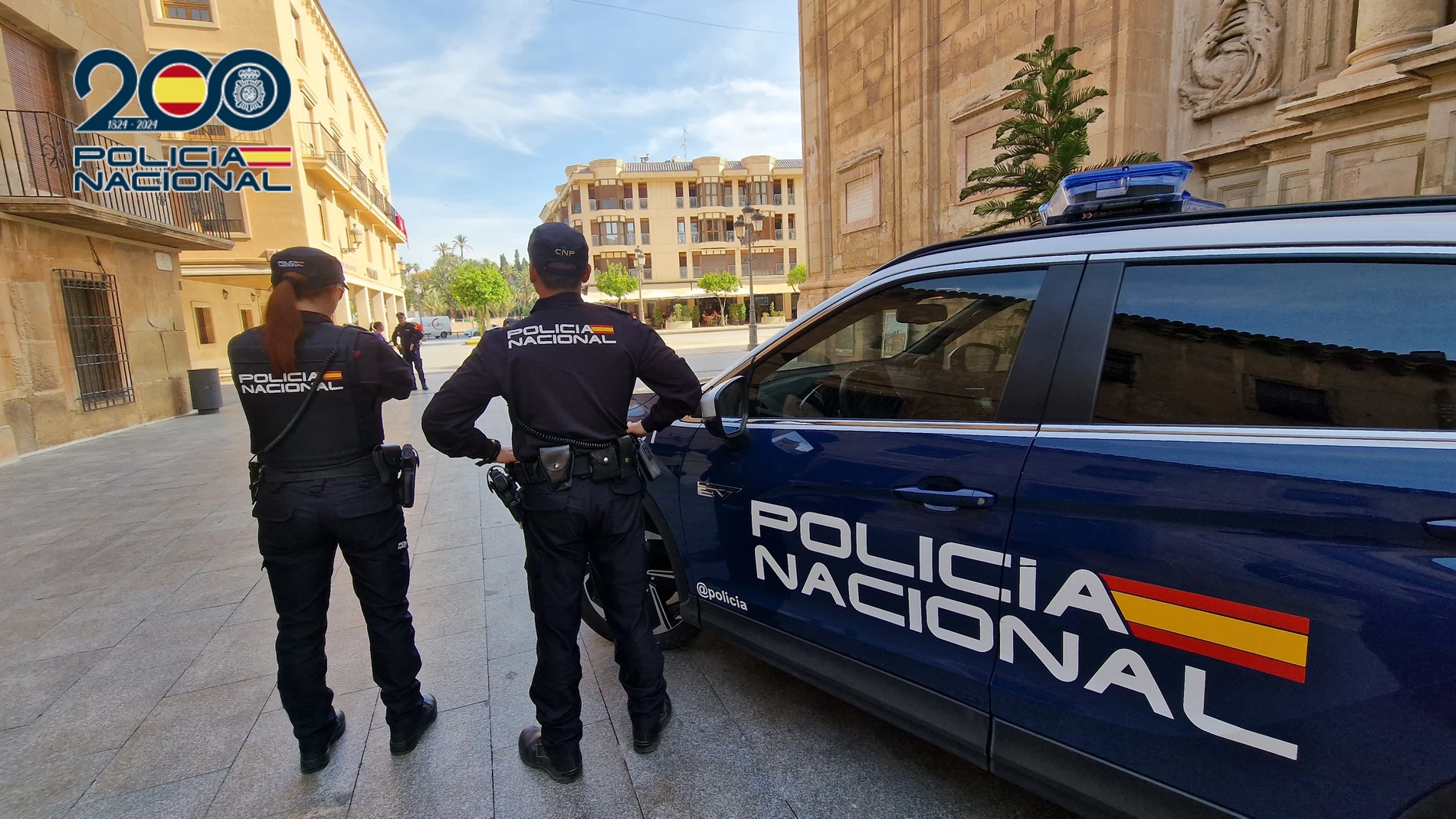 Imagen de agentes y de un coche patrulla de la Policía Nacional. POLICÍA NACIONAL 26/08/2024