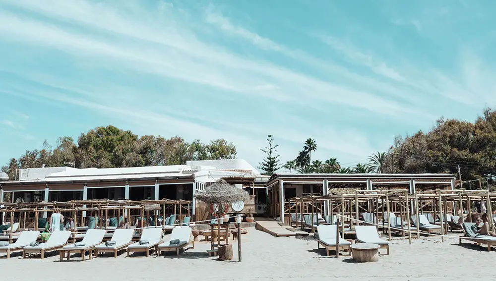 Restaurante y chiringuito La Plage Casanis.