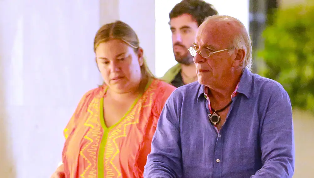 Caritina Goyanes y su padre Carlos Goyanes en Sant Barts