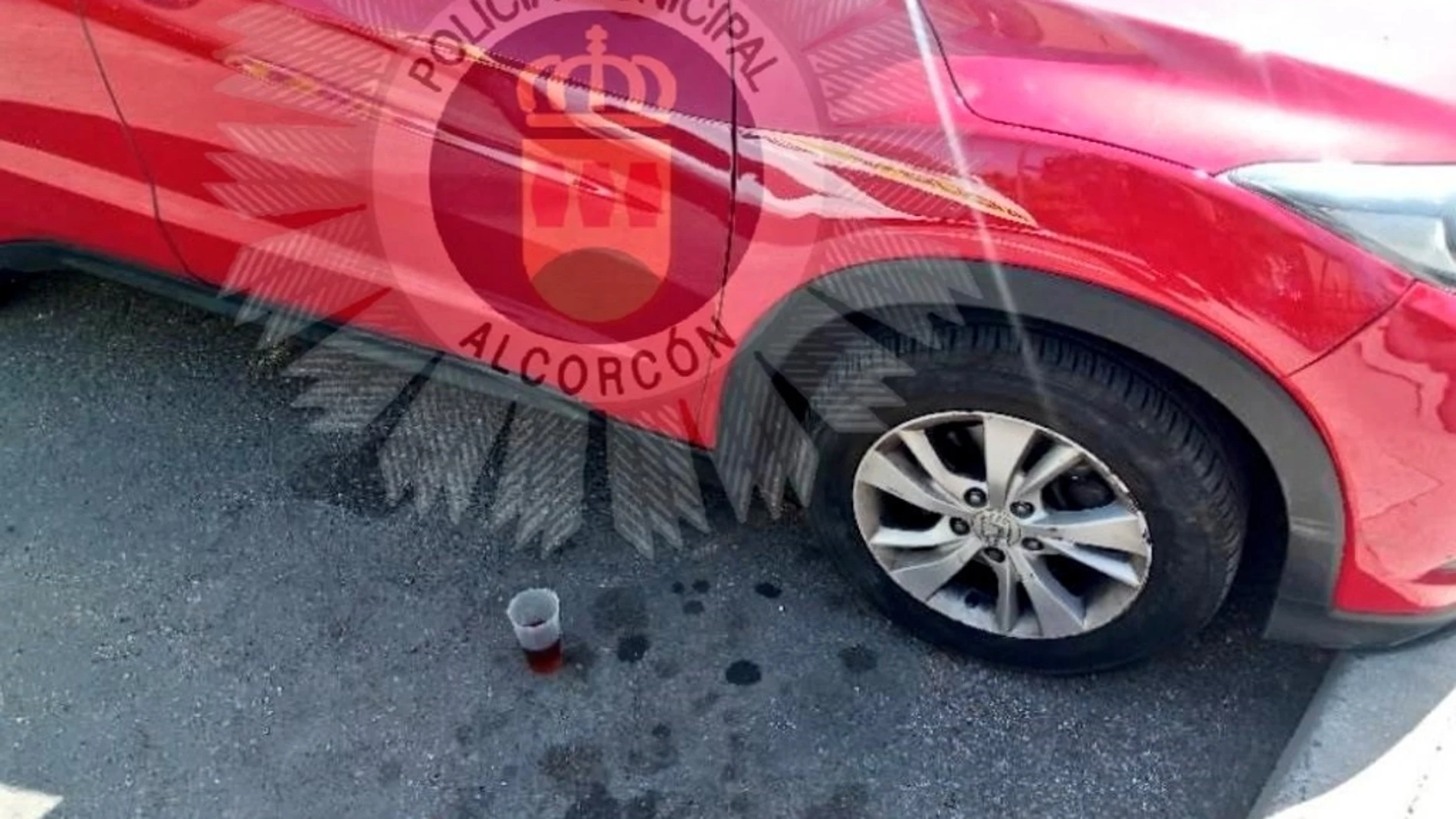 Pillan a conductor en Móstoles que triplicaba la tasa de alcoholemia tras chocar contra una valla POLICÍA MUNICIPAL DE ALCORCÓN 26/08/2024