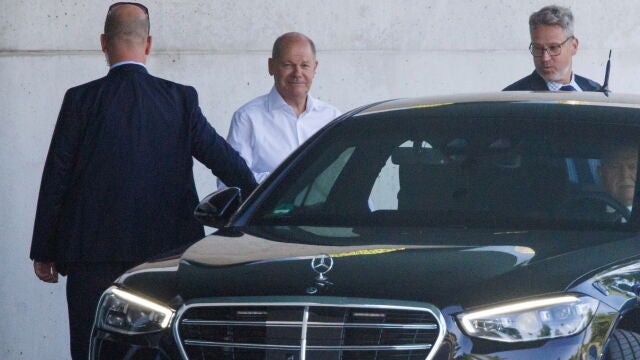 German Chancellor Olaf Scholz meets CDU opposition leader Friedrich Merz at the Chancellery