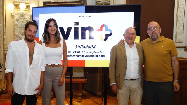 El alcalde Jesús Julio Carnero y la concejala Blanca Jimeneza presentan el festival junto a Javier Ajenjo y Francisco Javier Garrido