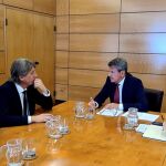 Reunión entre el secretario de Estado José Antonio Santano y el alcalde de Soria, Carlos Martínez