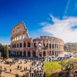El Coliseo Romano está considerado como una de las siete maravillas del mundo moderno y es uno de los monumentos más importantes y visitados en el planeta