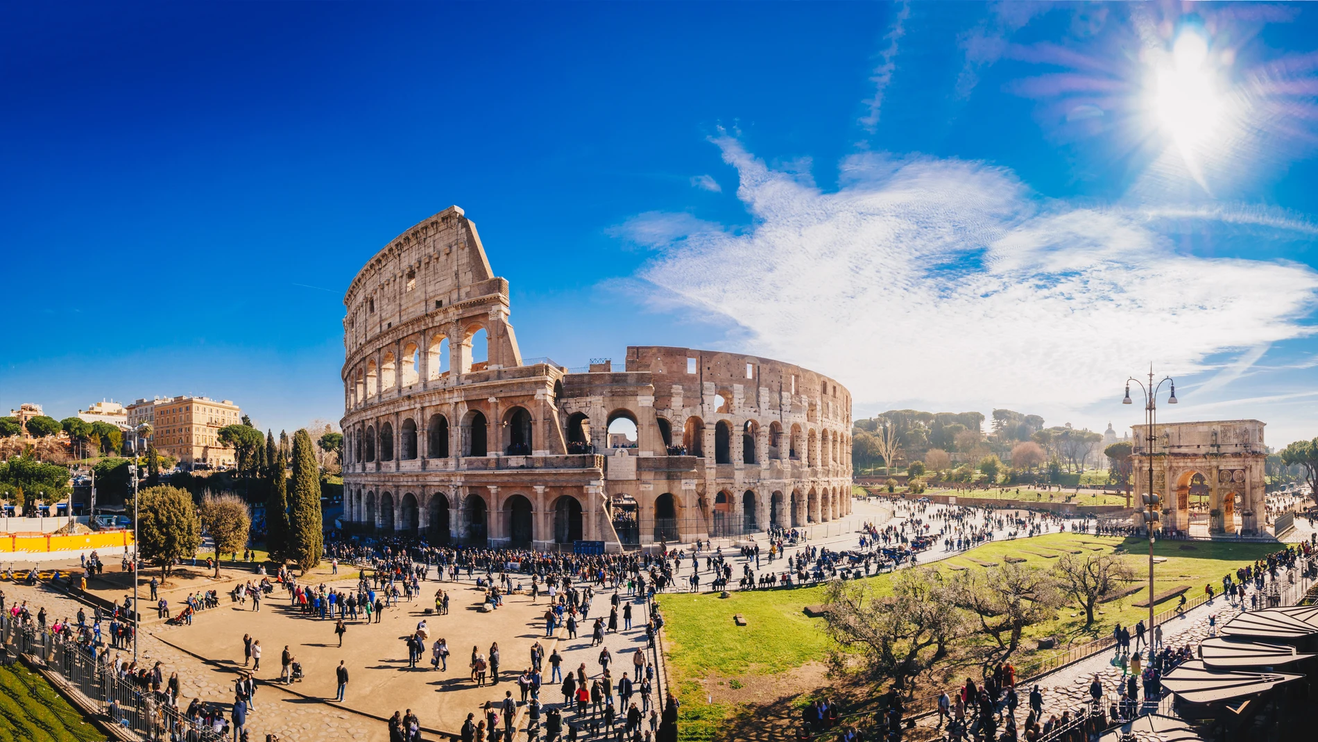 El Coliseo Romano está considerado como una de las siete maravillas del mundo moderno y es uno de los monumentos más importantes y visitados en el planeta