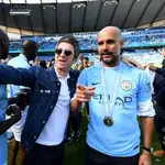 Pep Guardiola junto a su amigo Noel Gallagher